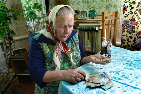Проект о повышении и индексации пенсий, предложенный правительством, подразумевал повышение на 15 процентов пенсий, которые ниже 1300 леев, то есть размера прожиточного минимума. Фото: novostiua.net 
