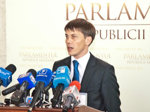Totodată,urmează să aibă loc transferul autorităţii într-o structură autonomă, care va fi sub controlul Parlamentului. 