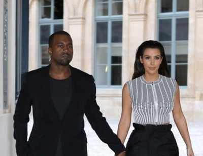 Kim Kardashian şi Kanye West pozează alături în ceea ce poate fi numit un portret