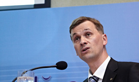 Astfel, la sfârșitul acestui an, inflația va atinge nivelul de 3,8 la sută, cu 0,3 puncte procentuale mai puțin decât se prognozase anterior.