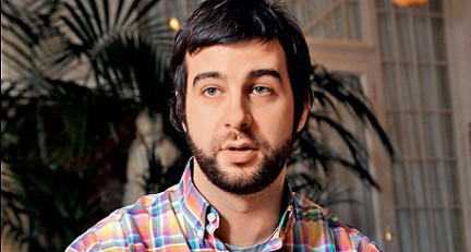 Иван Ургант, встретивший накануне свое 35-летие, завершил строительство загородного дома на Рублево-Успенском шоссе.