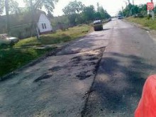Despre acest caz a anunţat însăşi şoferiţa , care a relatat că automobilul de model a nimerit cu roata într-o gaură de pe traseu