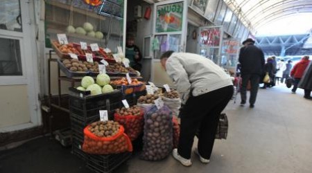 На оптовом рынке в Кишиневе все реже покупают зеленый горошек и кабачковую икру, которые воспринимаются как «зимние» продукты.