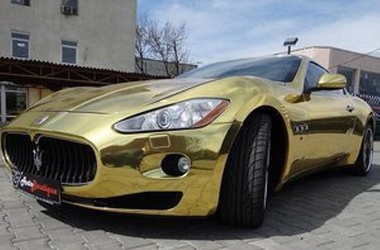 Уникальность тюнинга состоит в специальной пленке, в которой на самом деле нет золота, фото с сайта  avtobazar.ua 