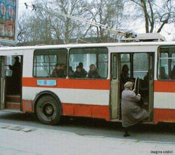 În anul 2010 au fost majorate amenzile pentru călătoria fără bilet în troleibuz. Cu 10 lei sunt amendaţi elevii şi studenţii, iar cu 50 de lei alte categorii de călători