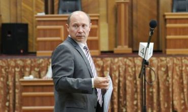 ПКРМ обвинили лидера фракции ЛДПМ Валерия Стрельца во лжи за его слова о том, что ПКРМ настаивала на завершении весенне-летней сессии 12 июля.