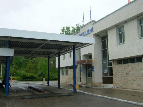 În timpul verificării documentelor de călătorie, femeia de 33 ani nu a putut prezenta careva acte pentru un copil de 2 ani pe care îl însoţea.