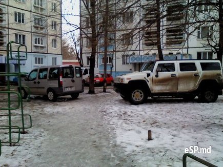 Детская площадка по ул. Пушкина, 27—29. Фото: читателя Адриана 