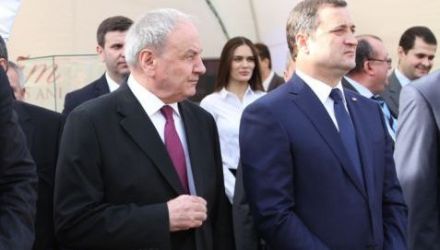 Din punctul nostru de vedere, dl Filat face greşeala „personalizării” excesive a problemei respective şi, în general, a relaţiilor cu Rusia