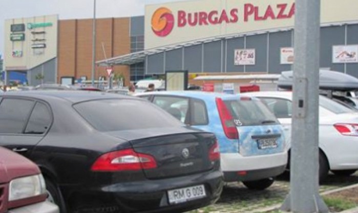 Zilele trecute mașina de serviciu a bașkanului Găgăuziei, Mihail Formuzal, cu numerele de înmatriculare RM G 009, a fost surprinsă în parcarea unui mall din Burgas.