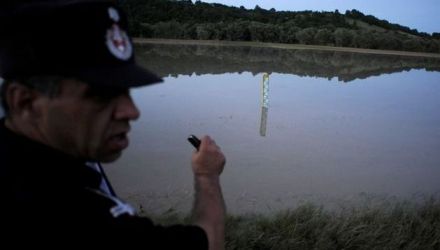 Pe numele celor doi tineri au fost întocmite lucrări penale pentru trecerea ilegală a frontierei de stat.