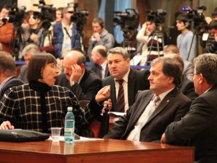 În replică liderul fracţiunii PLDM, Valeriu Streleţ, a acuzat de ineficienţă în activitate instituţiile conduse de miniştrii liberali.