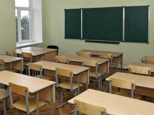 За десять дней до начала нового учебного года учащиеся еще не знают, куда они пойдут в школу 1 сентября. 