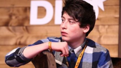  Un elev din Londra a devenit multimilionar, după ce a creat o aplicaţie pentru telefoanele mobile.