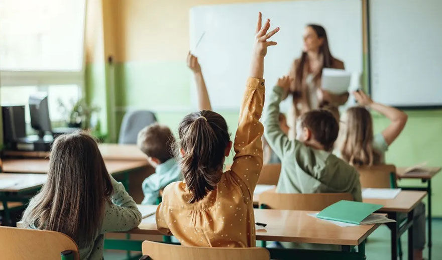 Părinții vor putea să își reducă impozitul pe venit din suma achitată pentru instruirea copiilor.