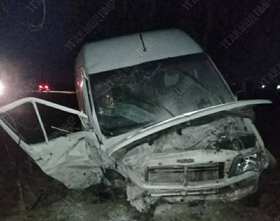 В Приднестровье микроавтобус столкнулся с легковым авто: 8 пострадавших.