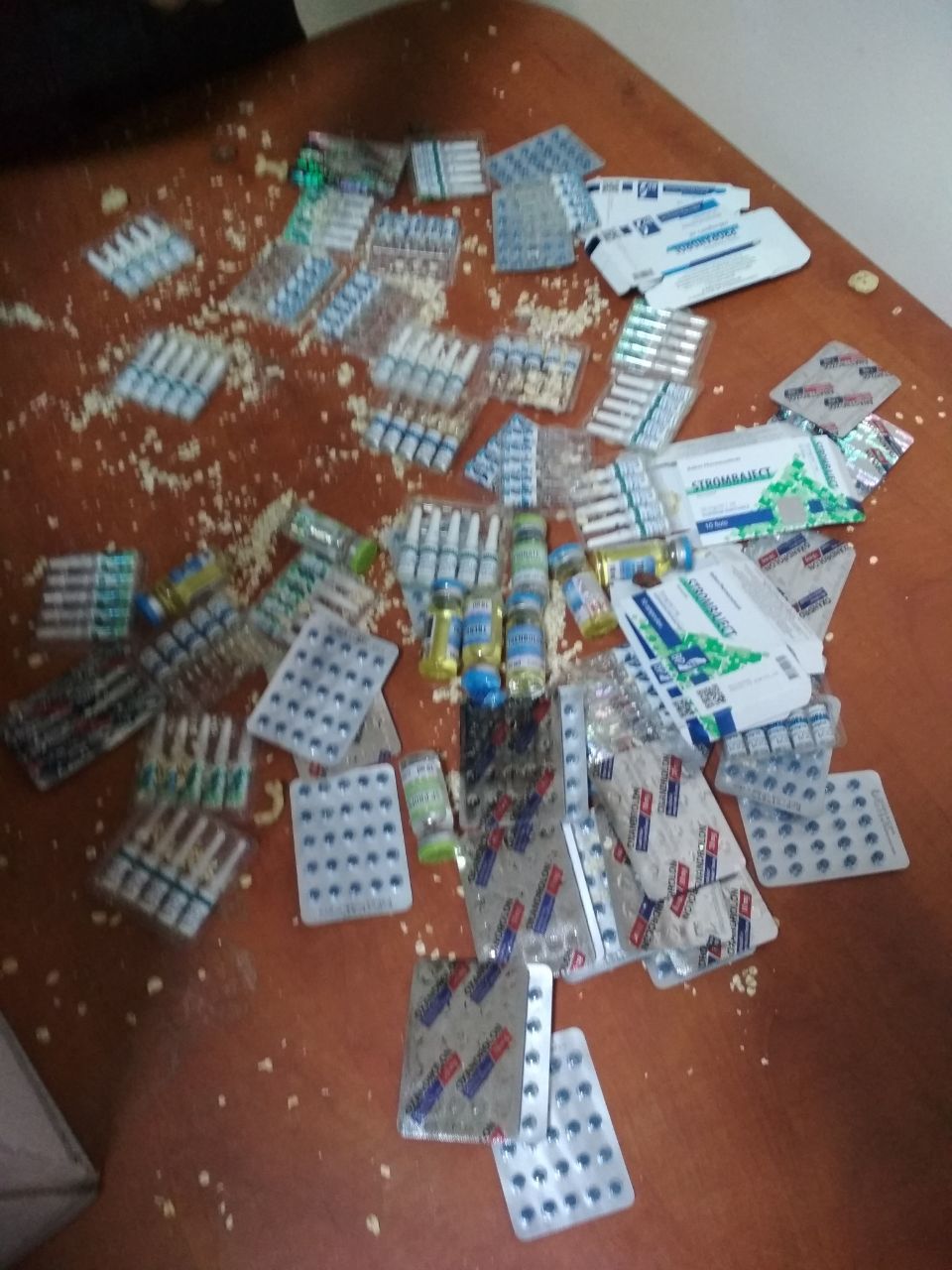 Контрабандные анаболики и сигареты изъяли на таможне.
