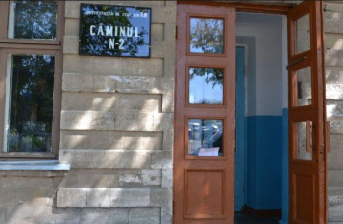 Tinerii cer acces liber în cămine pe timpul nopții pentru studenți. Foto: Europa Libera 