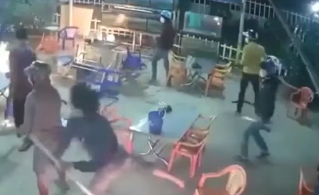 Зачинщики скрылись с места происшествия. Полиция расследует обстоятельства ЧП.