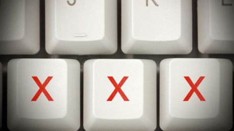 În ultimele 18 luni a avut loc o creștere semnificativă a folosirii site-urilor deghizate care oferă o rută către clipuri cu abuzuri sexuale asupra minorilor. Foto: yoda.ro