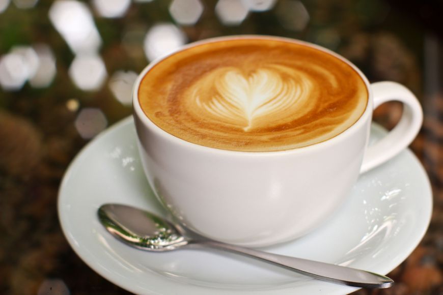 Ești obosit și vrei să tragi un pui de somn? Ce-ai zice de o cafea, ca să dormi mai bine?