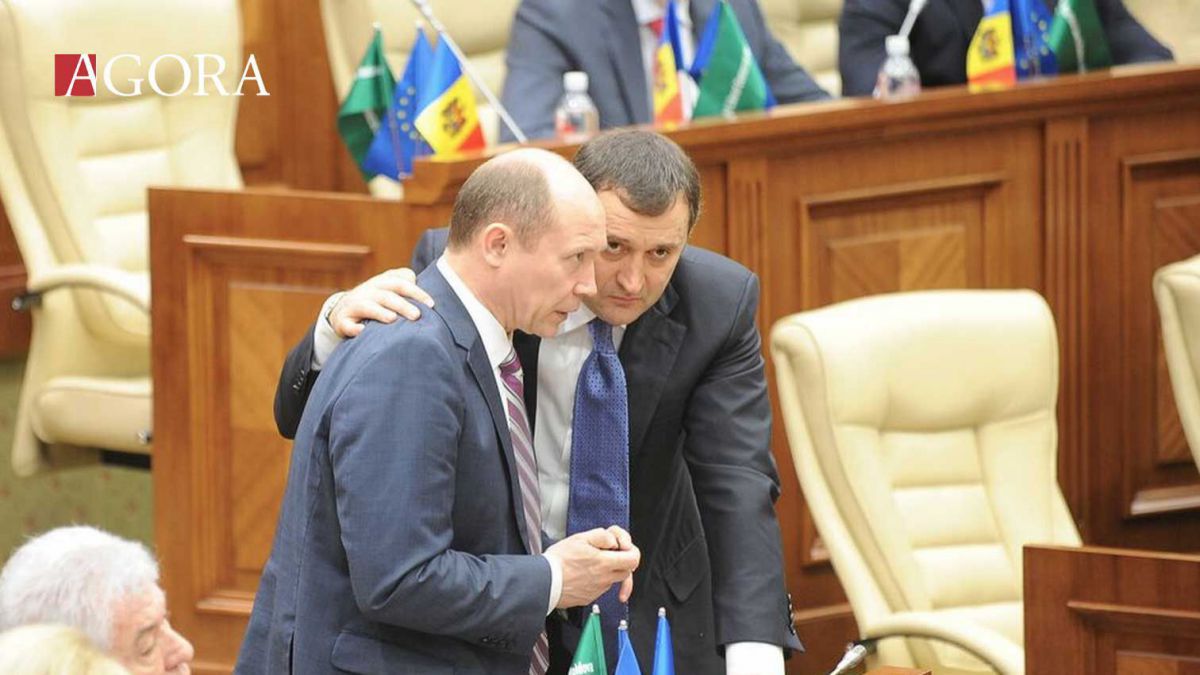 Streleț, confirmă informațiile vehiculate în presă în ultima perioadă, precum că fostul premier Vlad Filat, i-a contactat telefonic pe unii deputați. Foto: agora.md