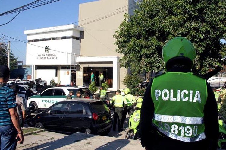 Columbia: Cinci poliţişti ucişi în atacul asupra unui comisariat. Foto: EFE