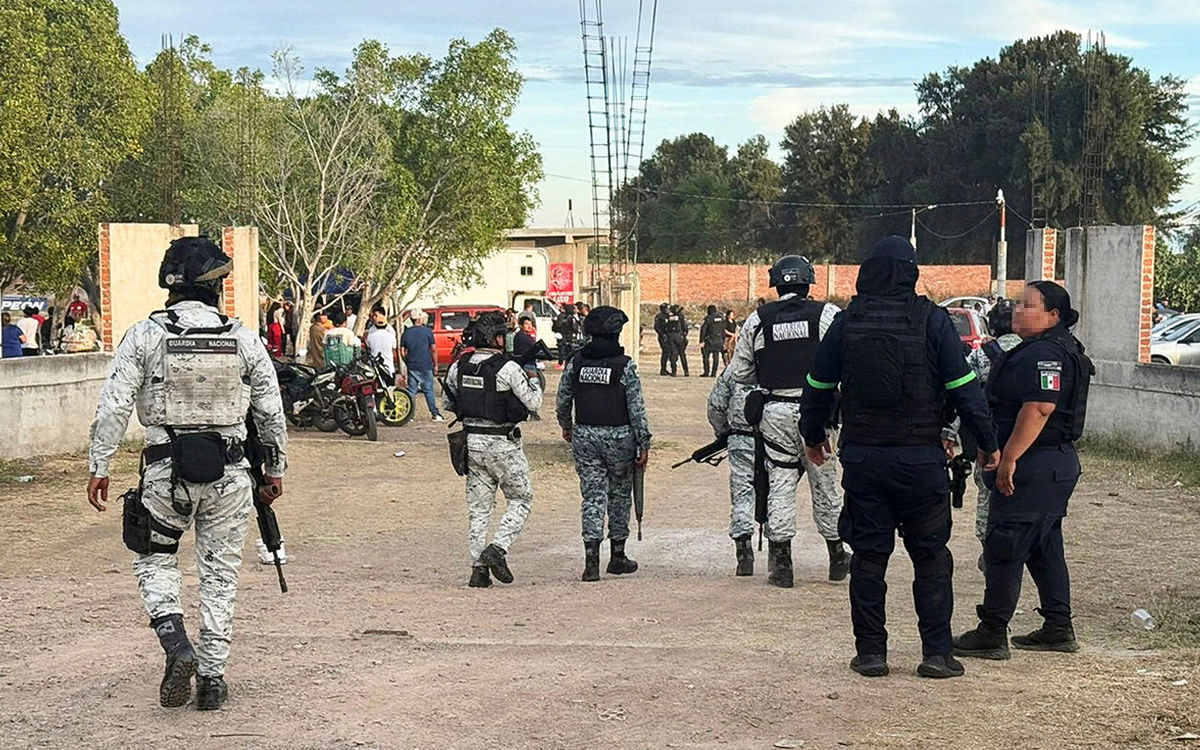 11 persoane, ucise într-un atac armat pe un teren de fotbal din Mexic.