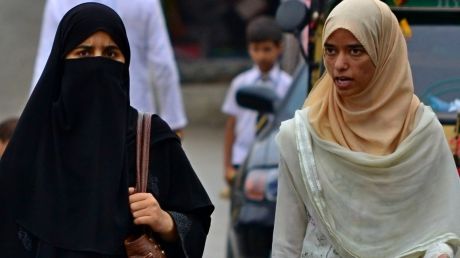Statul Islamic a interzis accesul femeilor care poartă burka (văl islamic) în orice bază sau unitate armată a ISIS din Mosul.
