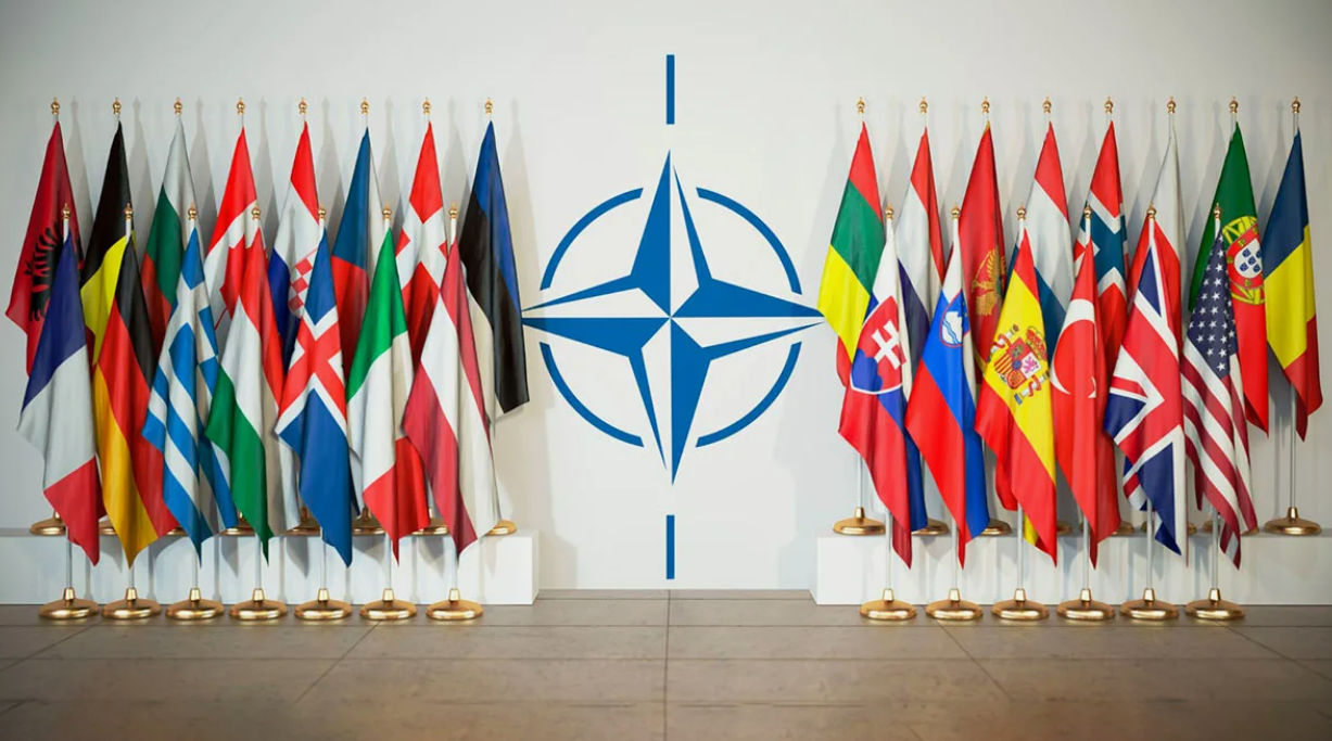 НАТО осудила "гибридные атаки" РФ на своих членов.