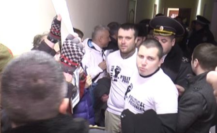 Следователи утверждают, что фигуранты готовили акции по дестабилизации общественного порядка к концу выборов в парламент.