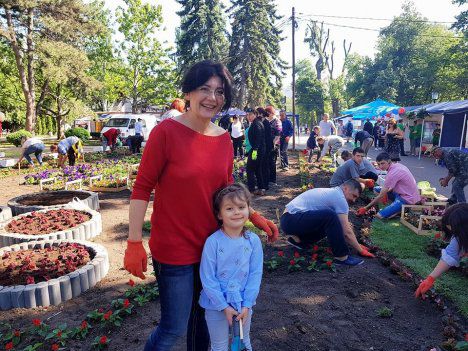 В столичном центральном парке Штефана чел маре появился цветочный "коврик".