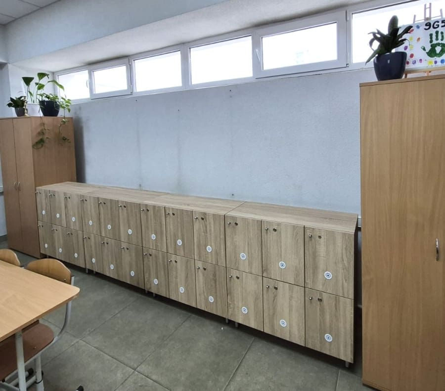 Ministerul Educației a achiziționat dulapuri pentru școlile din Chișinău: Unul la șase elevi.