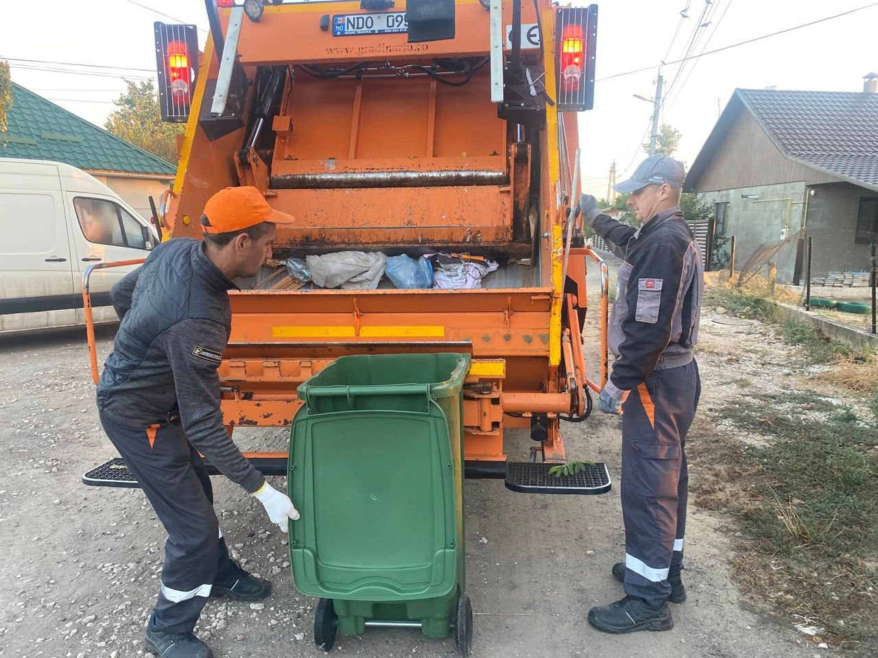 Un sistem de sortare a deșeurilor, lansat la Țânțăreni.
