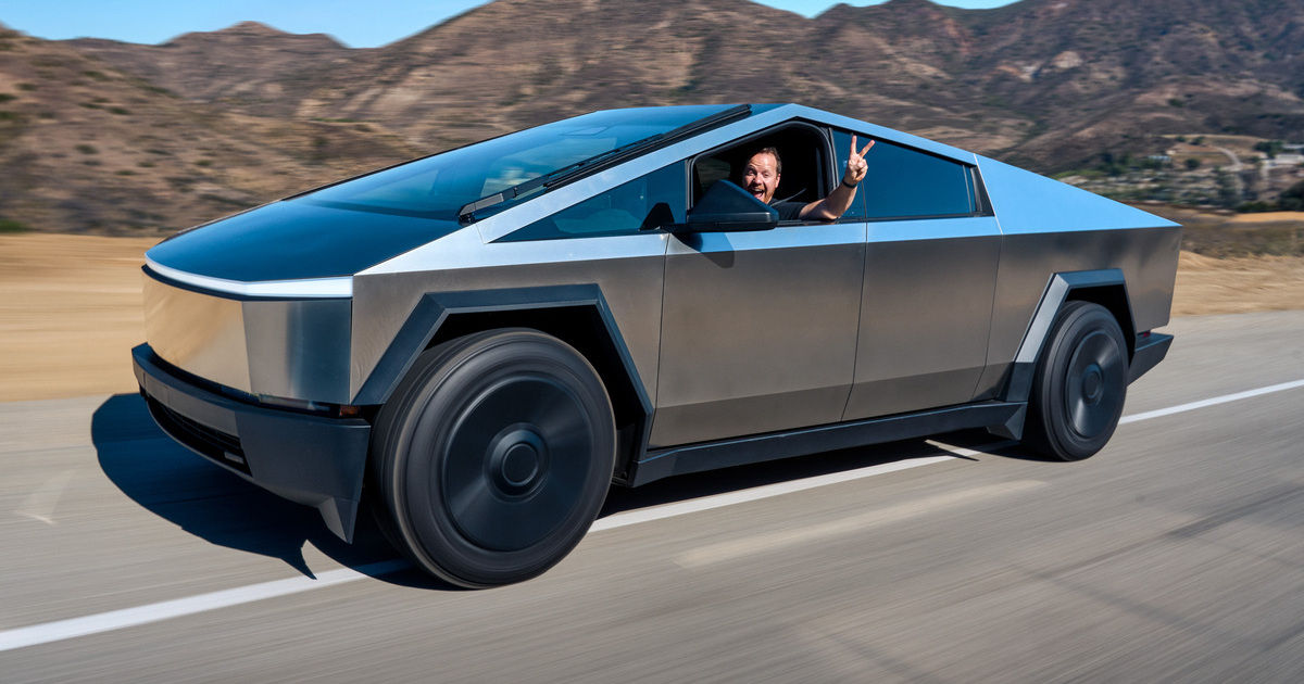 Tesla прекратила продажи самого дешевого Cybertruck.