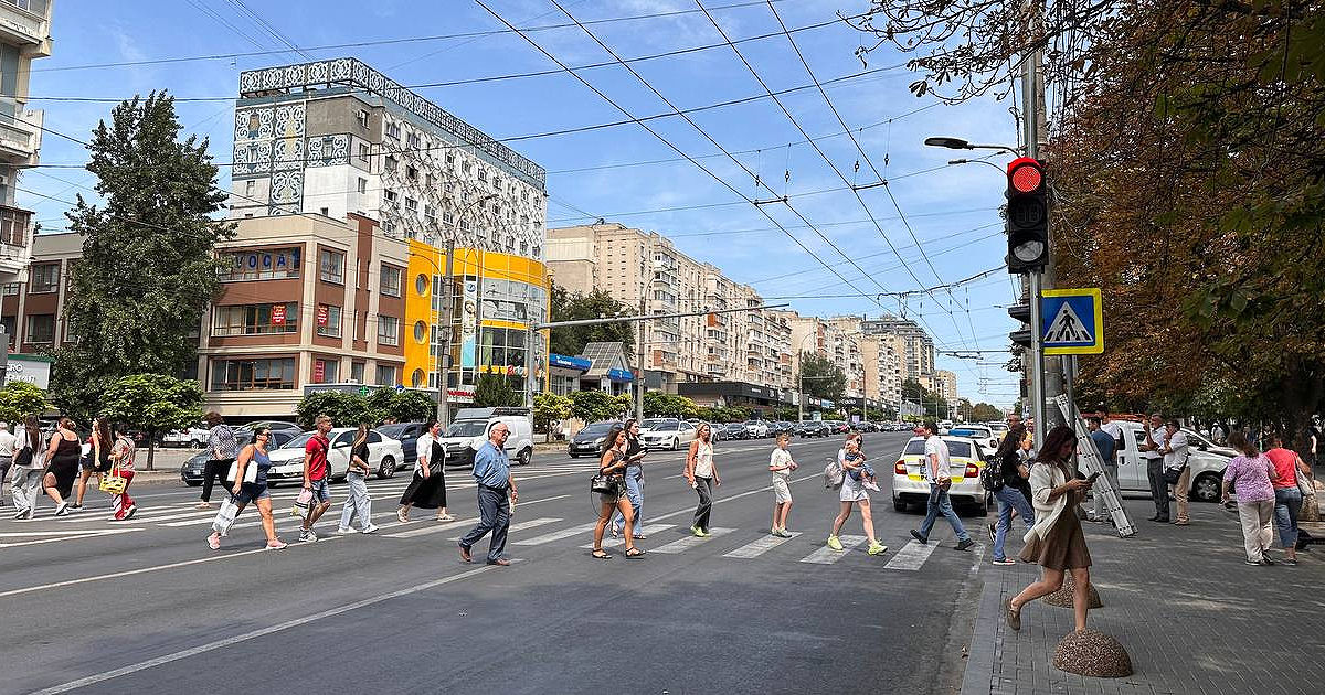 Șoferii și pietonii, despre instalarea semafoarelor la o intersecție din sectorul Râșcani: Acum este regulă.