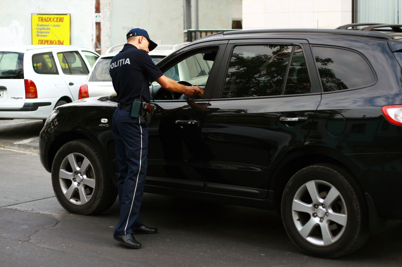 Sute de mașini cu numere străine au fost trase pe dreapta de poliție zilele trecute. Foto: moldova24.info