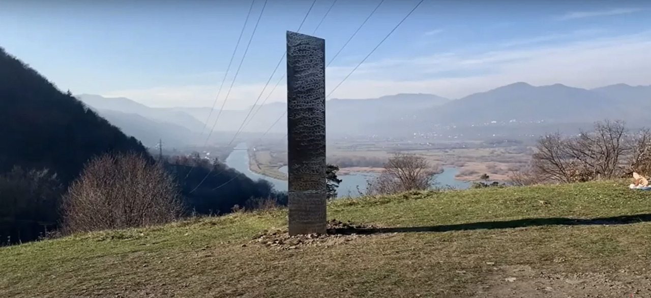 В Румынии нашли еще один таинственный монолит.