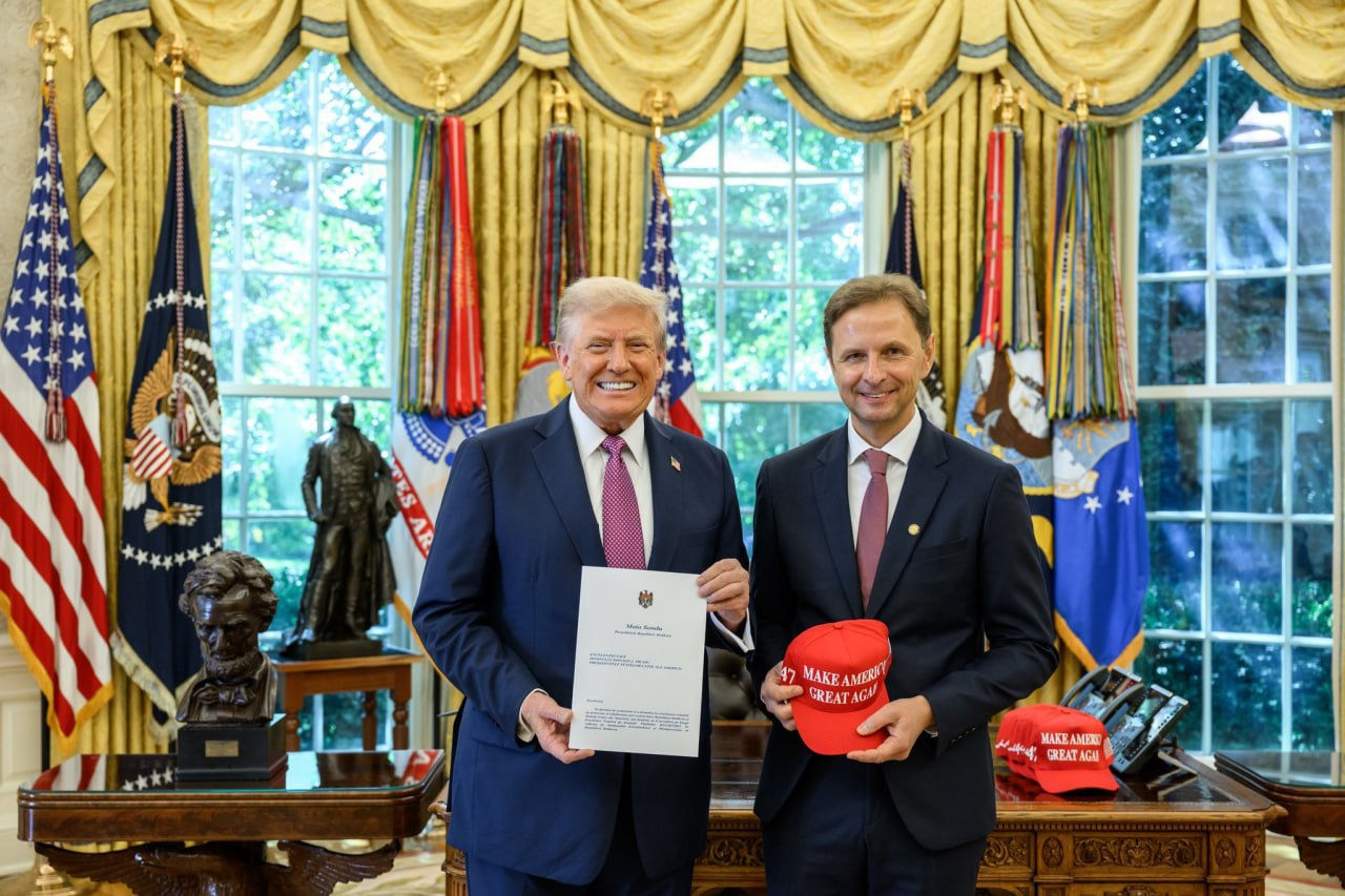 Посол Кульминский вручил верительные грамоты Дональду Трампу в Белом доме.