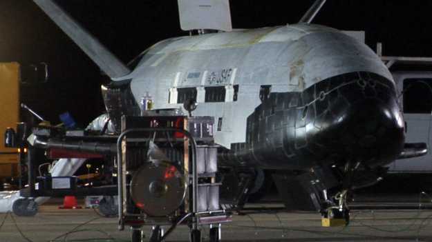 X-37B похож на космический челнок Space Shuttle.