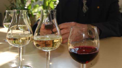 Experţi ruşi vor veni, mâine, în Moldova, pentru a inspecta laboratoarele de certificare a vinurilor.