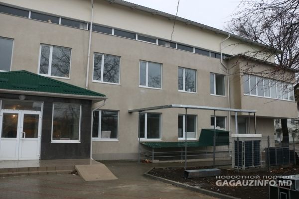 Врачи рассказали о состоянии жителя Чадыр-лунги, получившего в драке удар ножом.