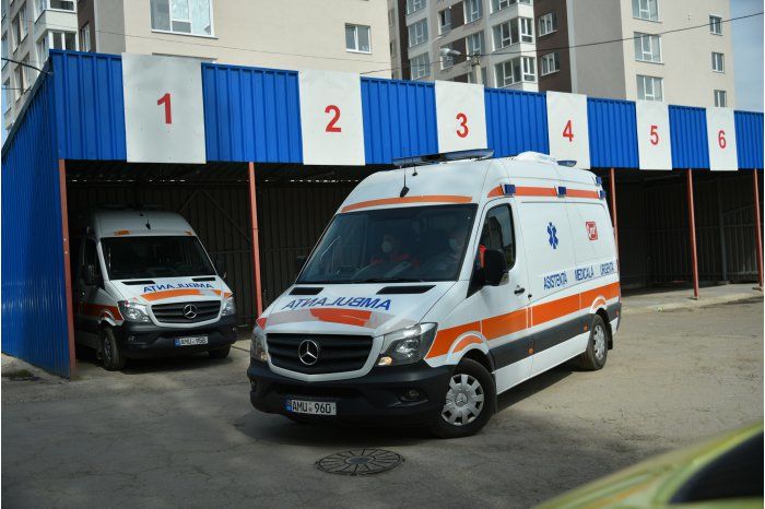 За последнюю неделю в скорую помощь обратилось более 13 000 граждан.