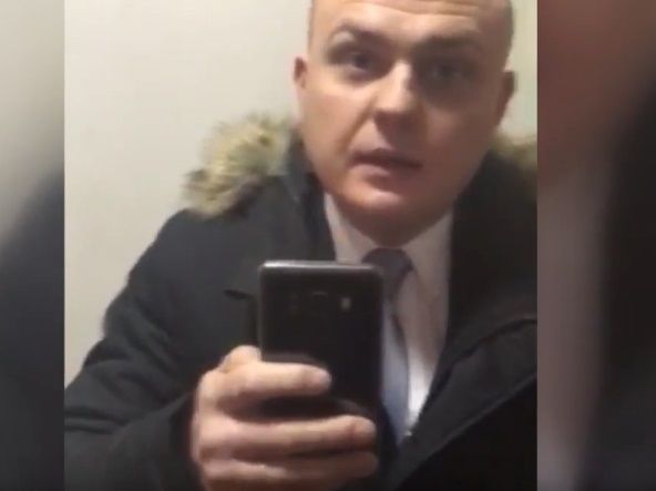 Прокурор Бэешу снимает на камеру по судам ”для жены”.