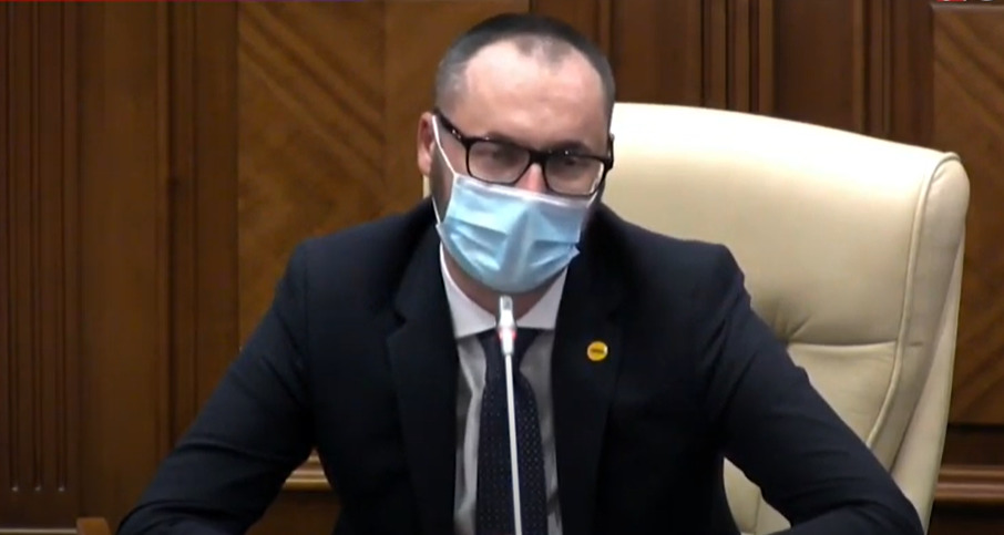 Литвиненко поднял вопрос правильного ношения масок в парламенте.