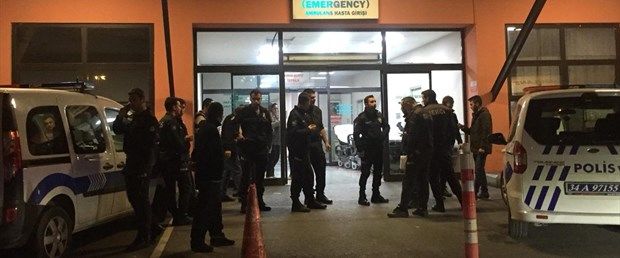 В Турции сбежавший из тюрьмы мужчина ранил ножом девять человек.