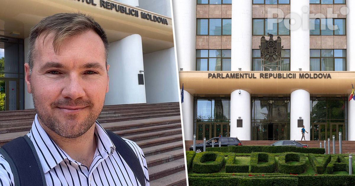 Fost angajat parlamentar, restabilit în funcție după procesul de judecată.