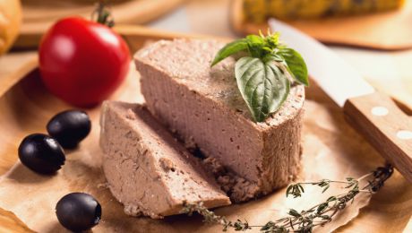 Majoritatea mărcilor au un procent de 15-25% de ficat de porc per conservă. Foto: avantaje.ro