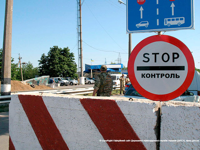 Кадровый офицер Российской армии задержан в Донецкой области при сопровождении грузовика с боеприпасами, передает Госпогранслужба Украины.