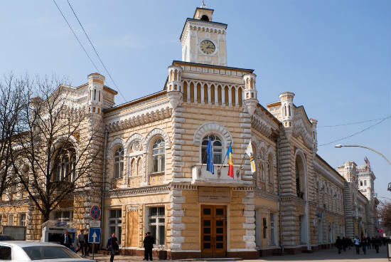Предложение социалистов было принято большинством советников, присутствующих в зале.